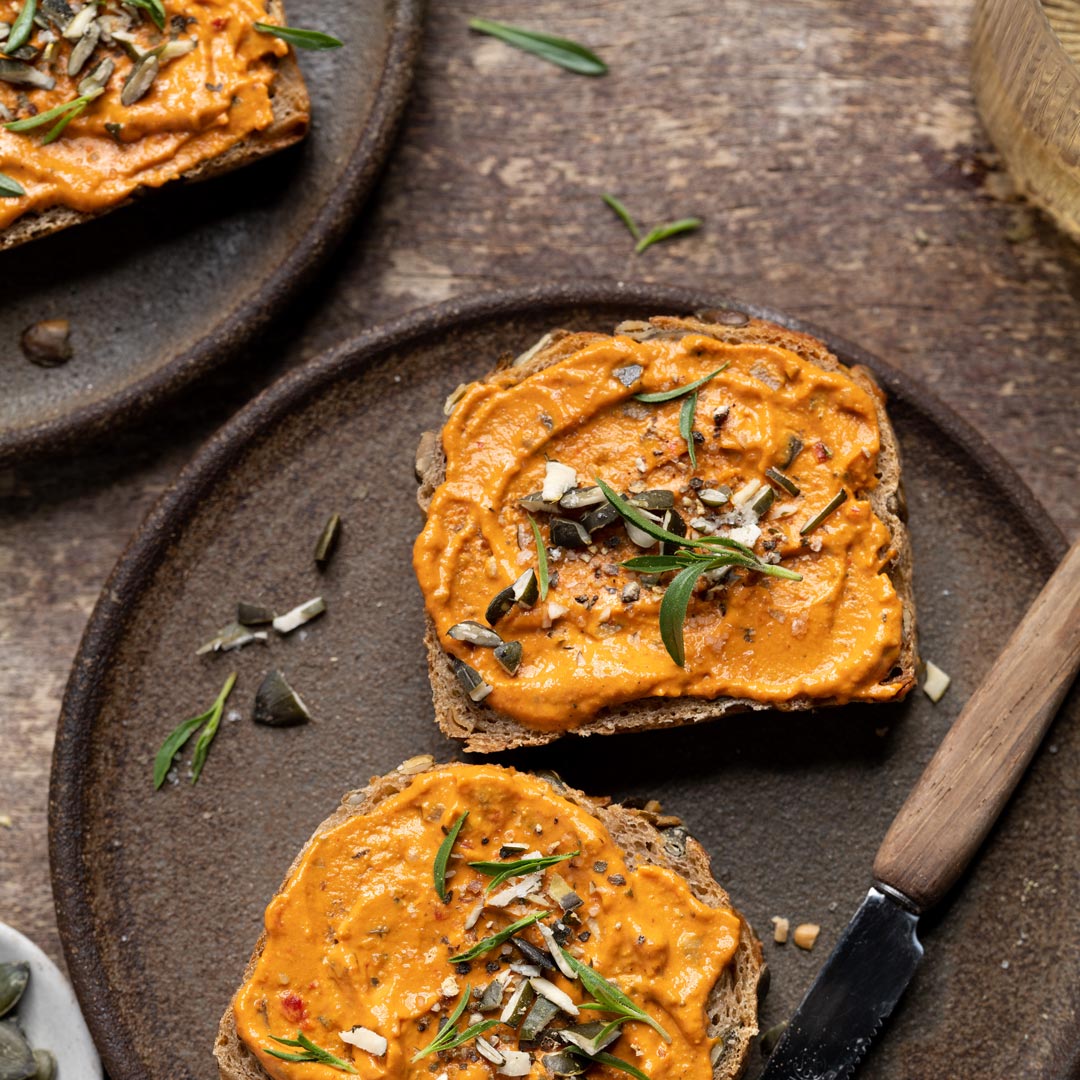 Kürbiskern gegrillte Paprika auf Brot